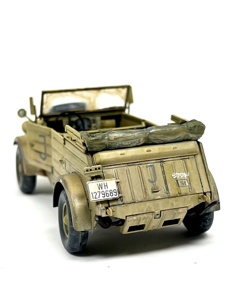 Rear of the Kübelwagen with the WH registration plate and the J tactical sign
