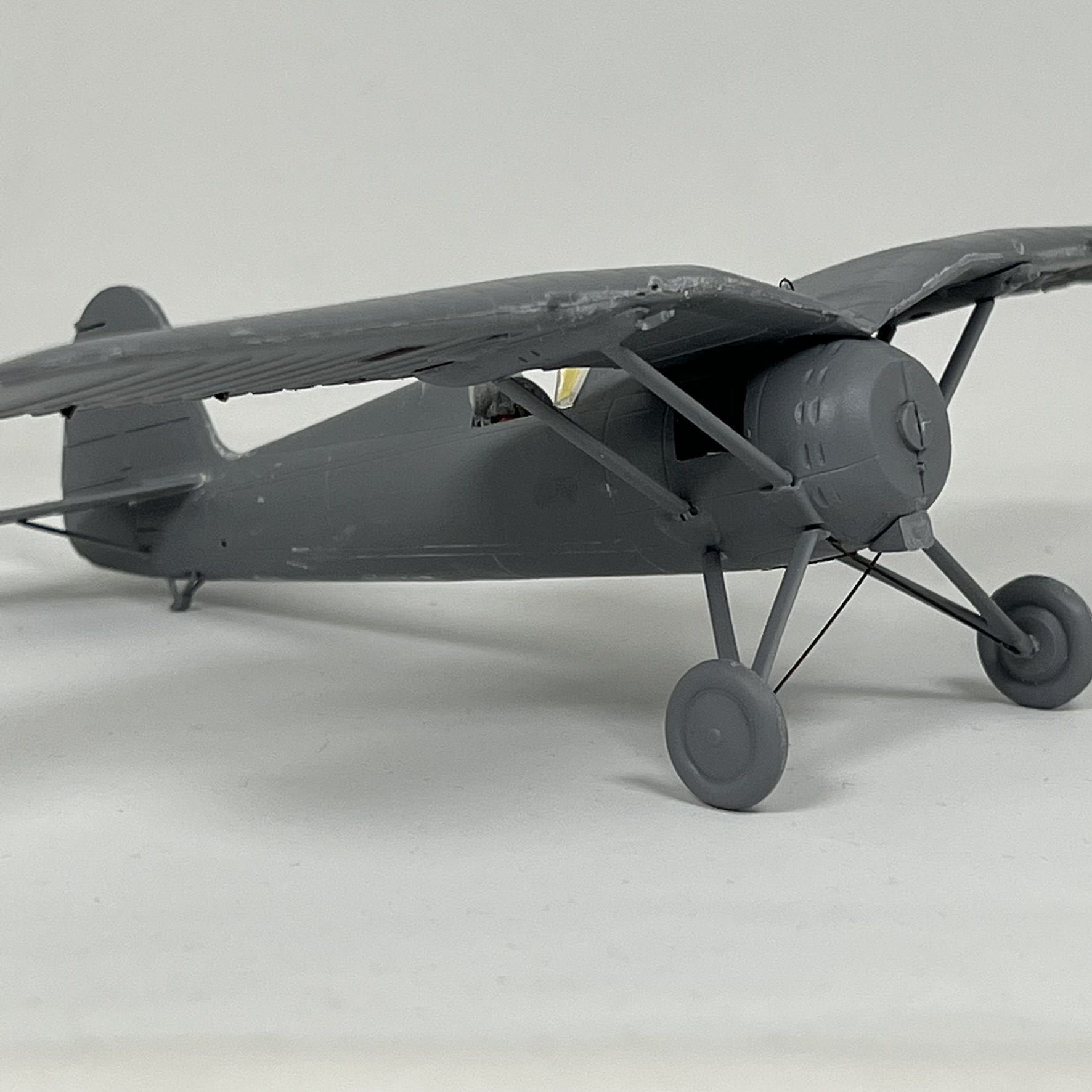 PZL P.24 maketi gri astar aşamasında