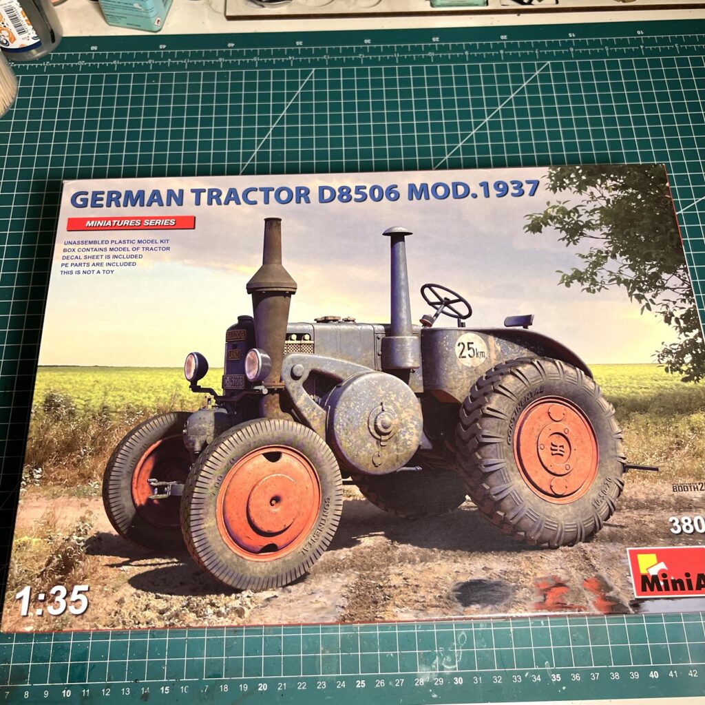 Kit kutusu: MiniArt 1/35 Lanz Bulldog D8506 Mod. 1937