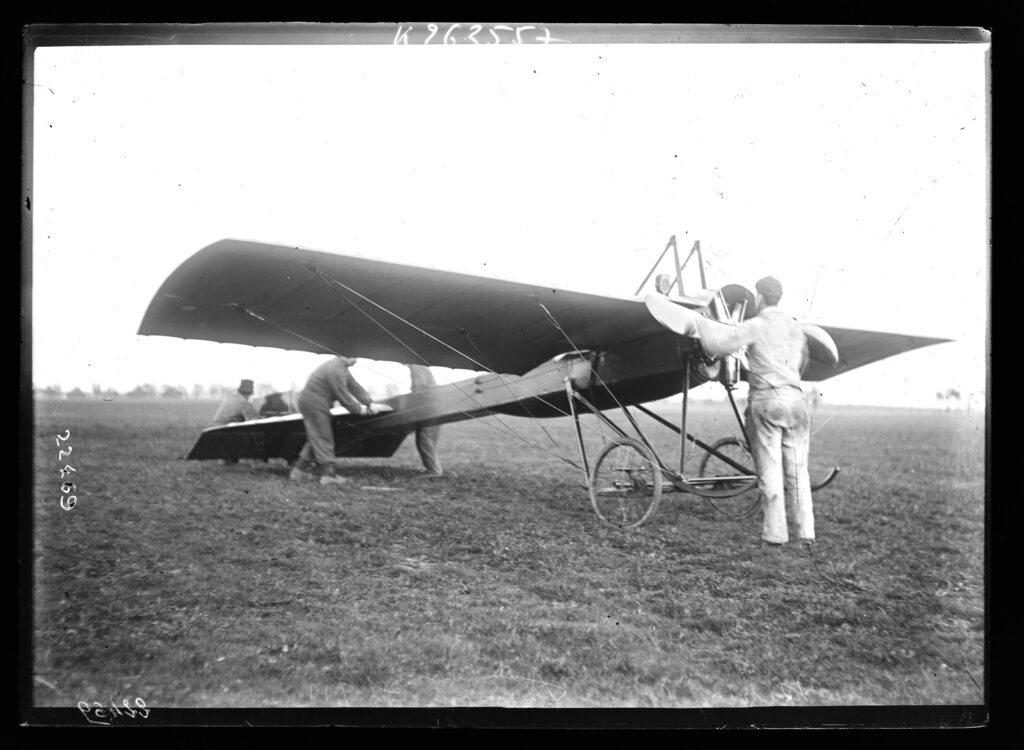 Deperdussin monoplane at Issy-les-Moulineaux in 1912