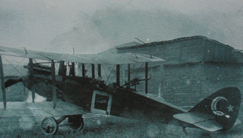 Historical photograph labelled as captured Turkish de Havilland DH.9 in 1921